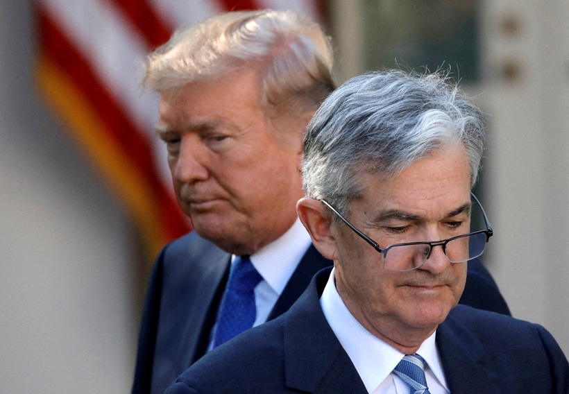 Tổng thống Mỹ Donald Trump và Chủ tịch Fed Jerome Powell. Ảnh: Reuters