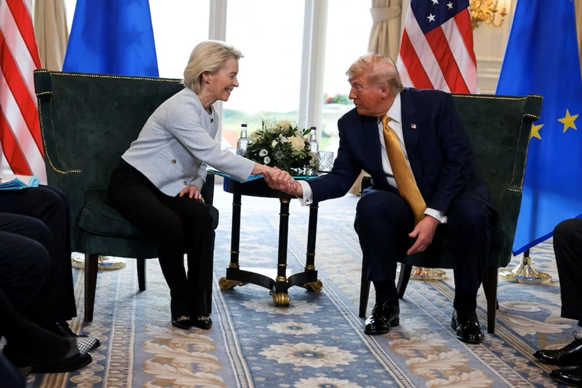 Tổng thống Hoa Kỳ Donald Trump và Chủ tịch Ủy ban Châu Âu Ursula von der Leyen tại Anh. Ảnh: Reuters
