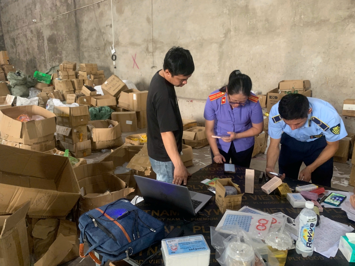 Tổng trị giá lô hàng vi phạm ước tính lên đến hơn 1,2 tỷ đồng.