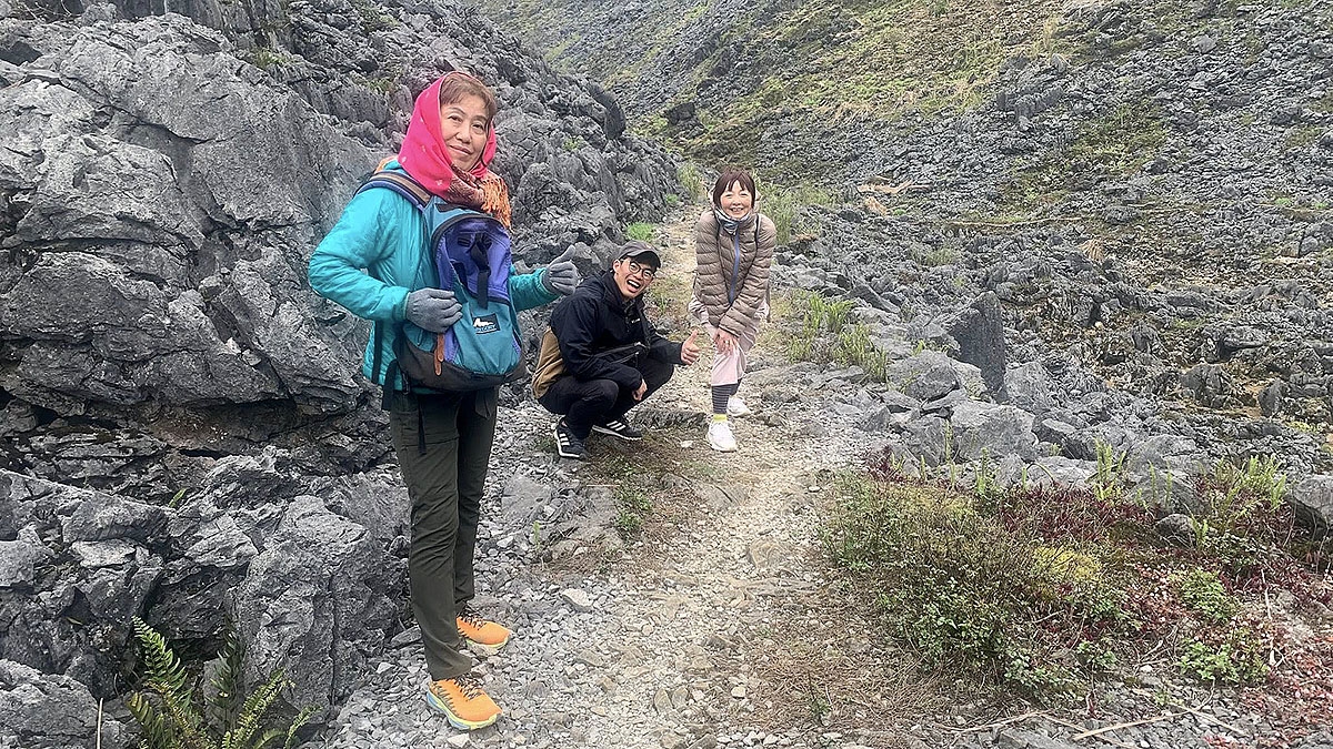 Các con đường mòn lên bản ở Cao nguyên đá Đồng Văn luôn hấp dẫn du khách trekking, khám phá. Ảnh: NVCC.