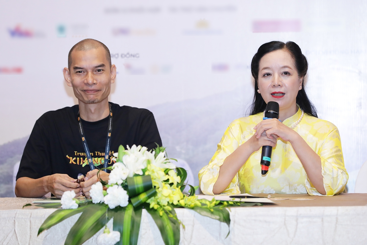 Đạo diễn Trịnh Lâm Tùng (trái) và NSƯT Chiều Xuân