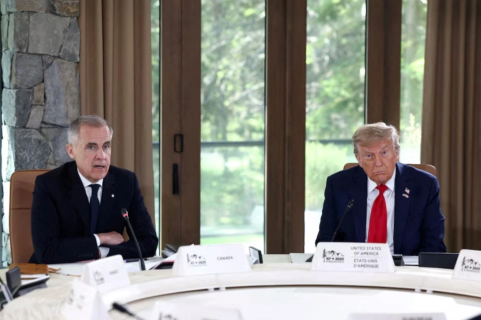 Tổng thống Mỹ Donald Trump và Thủ tướng Canada Mark Carney tại hội nghị thượng đỉnh G7 ở Kananaskis, Canada, ngày 16/6/2025. Ảnh: Reuters