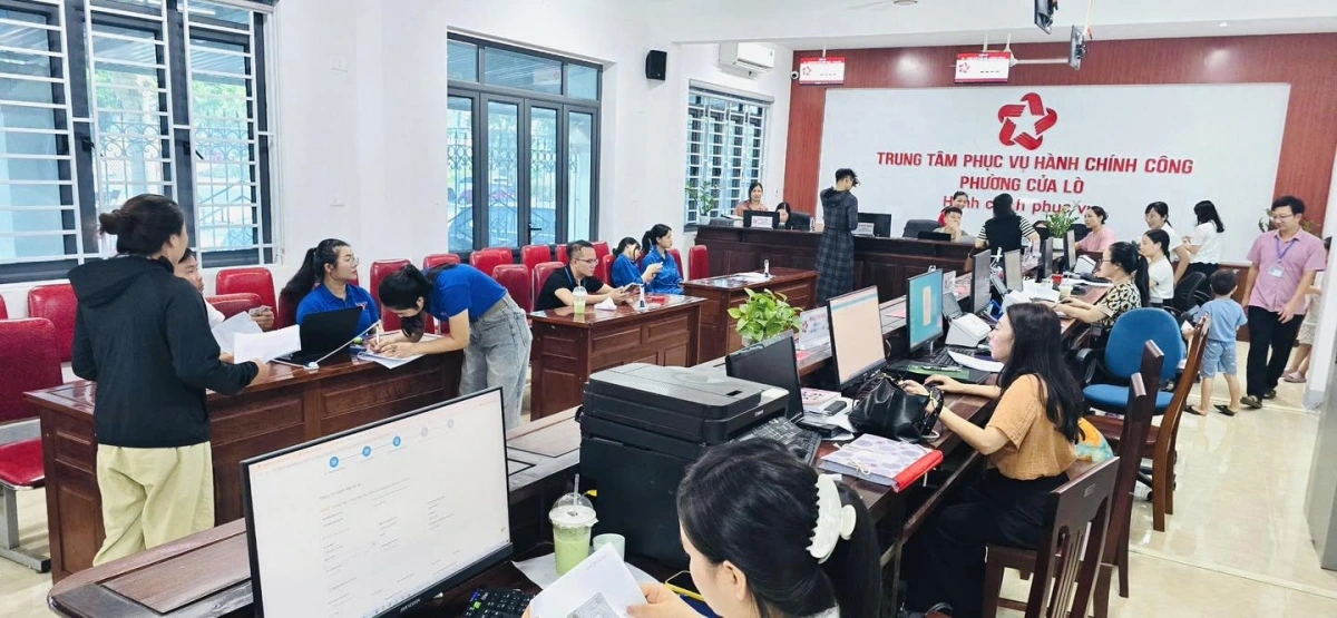 "Ngày thứ bảy vì dân" tại Trung tâm phục vụ Hành chính công phường Cửa Lò.