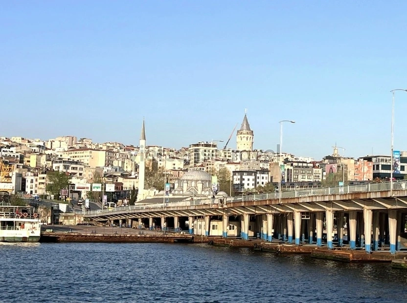 Iconic destinations in Turkey like Istanbul, Pamukkale, and Cappadocia attract Vietnamese tourists