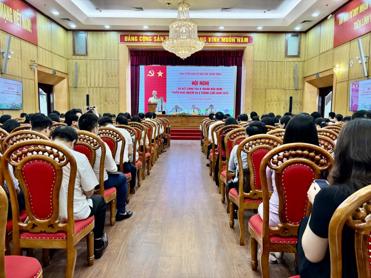 Toàn cảnh hội nghị.