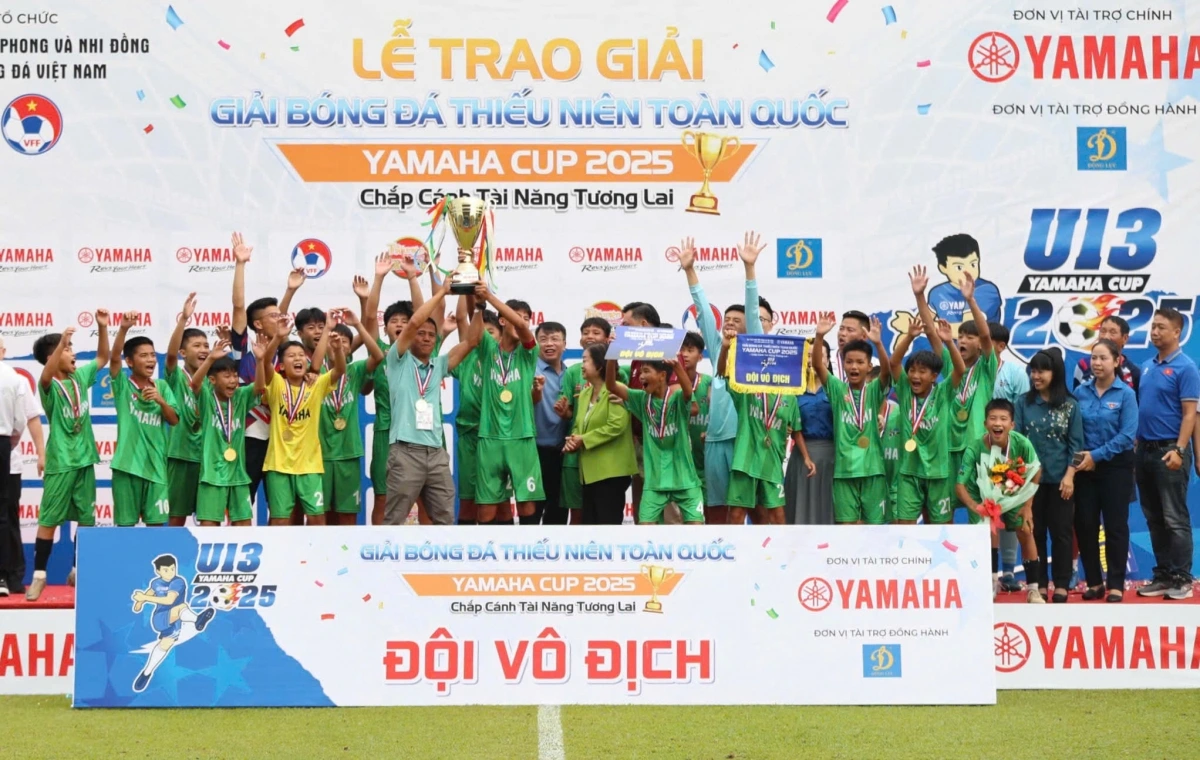 U13 Nam Định vô địch với thành tích bất bại. 