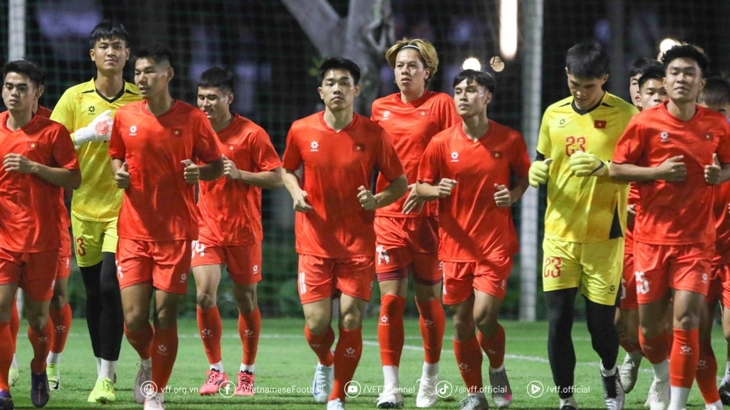 ĐT U23 Việt Nam có buổi tập đầu tiên tại Jakarta để chuẩn bị cho trận ra quân tại Giải vô địch U23 Đông Nam Á 2025. (Ảnh: VFF)