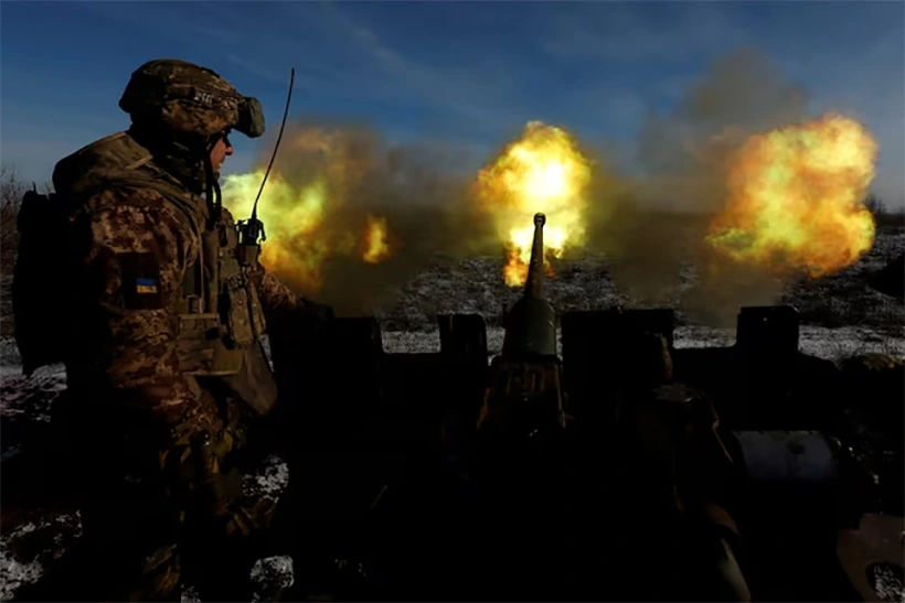 Binh sĩ Ukraine khai hỏa vũ khí phòng không tại Bakhmut, ngày 10/1/2023. Ảnh: Reuters