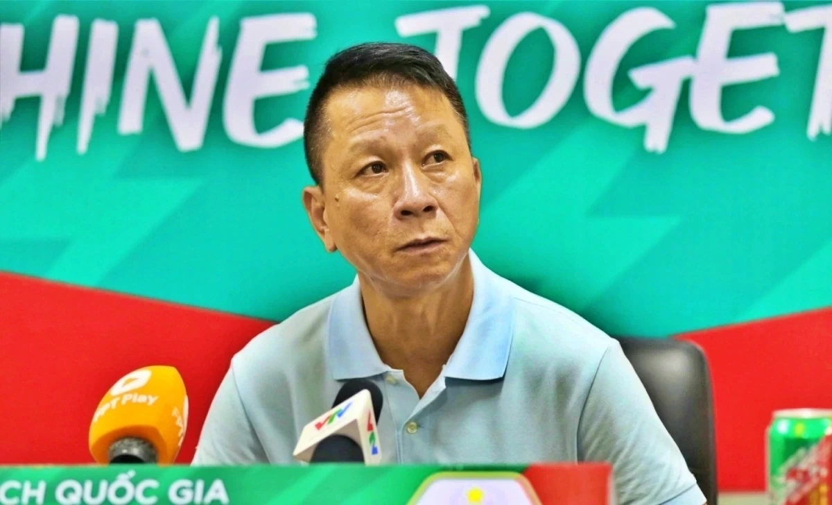 HLV Văn Sỹ Sơn chia tay CLB Quảng Nam (Ảnh: VPF).