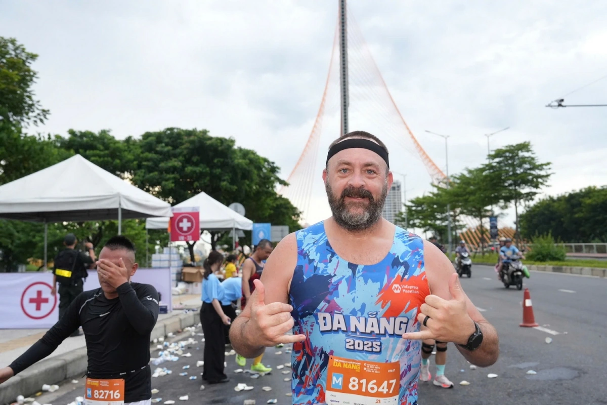 VĐV nước ngoài tham gia chạy.