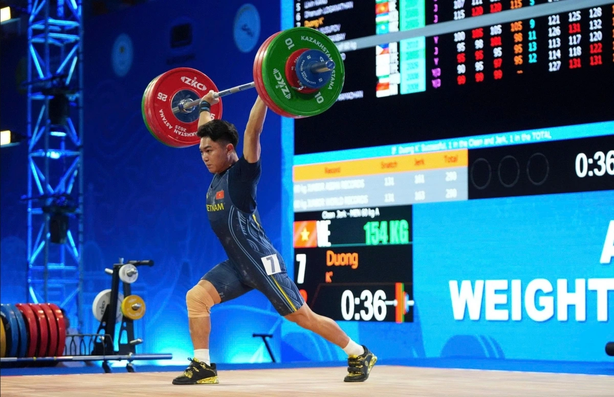 K'Duong sets an Asian youth record in the 60kg weight category. (Photo: AWF)