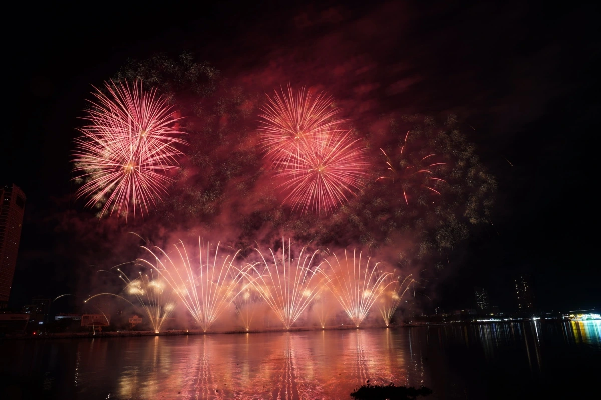 Phần trình diễn của đội pháo hoa Z121 Vina Pyrotech (Việt Nam) tại đêm chung kết