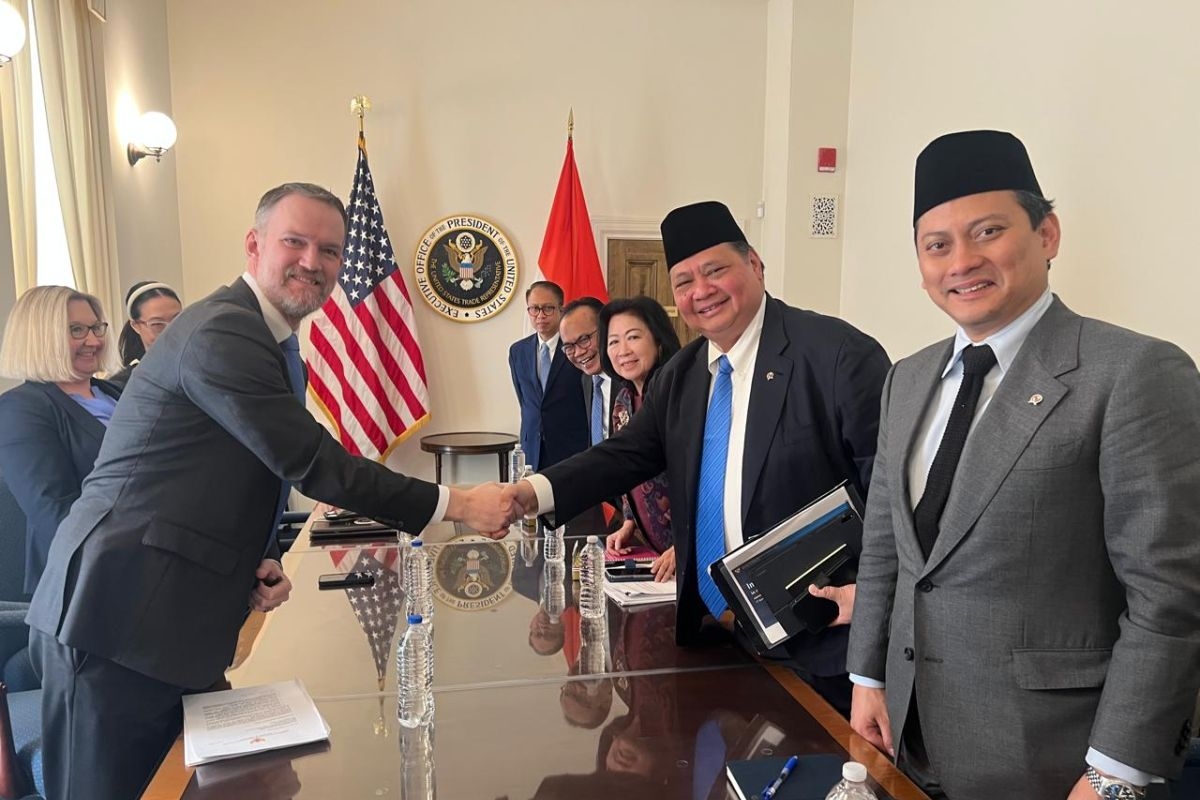 Bộ trưởng Điều phối Kinh tế Indonesia Airlangga Hartarto đang trên đường từ Rio de Jeneiro đến Washington DC. Ảnh: Antara