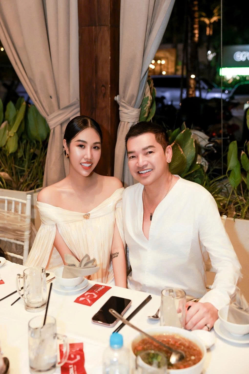 Diễn viên Quang Minh cùng bạn gái Tăng Khánh Chi dự tiệc thôi nôi con gái cặp vợ chồng mới công khai - Phạm Thanh Trúc và Châu Khải Phong.