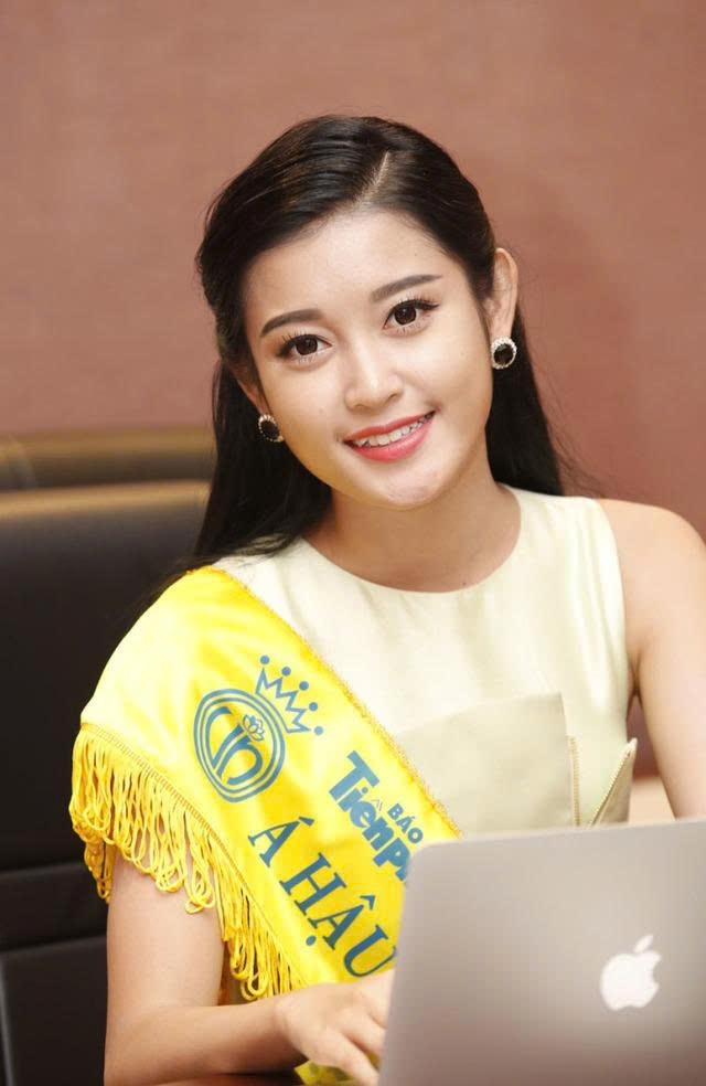 Nguyễn Trần Huyền My, sinh năm 1995, giành giải Á hậu 1 Hoa hậu Việt Nam 2014. Người đẹp thi Hoa hậu Hòa bình Quốc tế 2017 tổ chức trên sân nhà và lọt vào top 10 chung cuộc. Sau cuộc thi, Huyền My thử sức ở nhiều lĩnh vực. Cô làm người mẫu, MC, biên tập viên, tham gia đóng phim điện ảnh. Hiện tại ở tuổi 30, người đẹp vẫn độc thân, vắng bóng khỏi showbiz, dành thời gian cho gia đình.