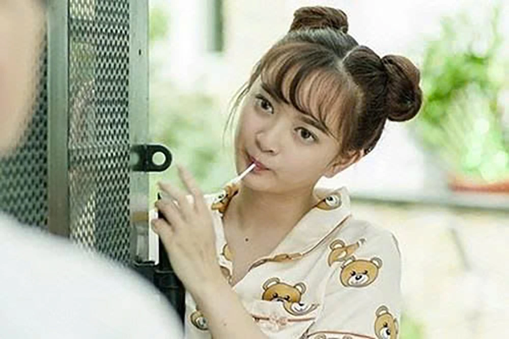 "Em chưa 18" là vai diễn đầu tay của Kaity Nguyễn (Ảnh: Đoàn phim cung cấp)