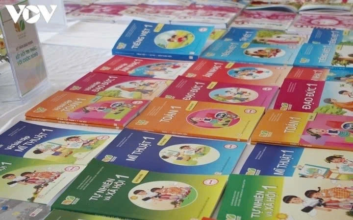 Rà soát tài liệu và điều chỉnh nội dung giảng dạy phù hợp với tình hình thực tế