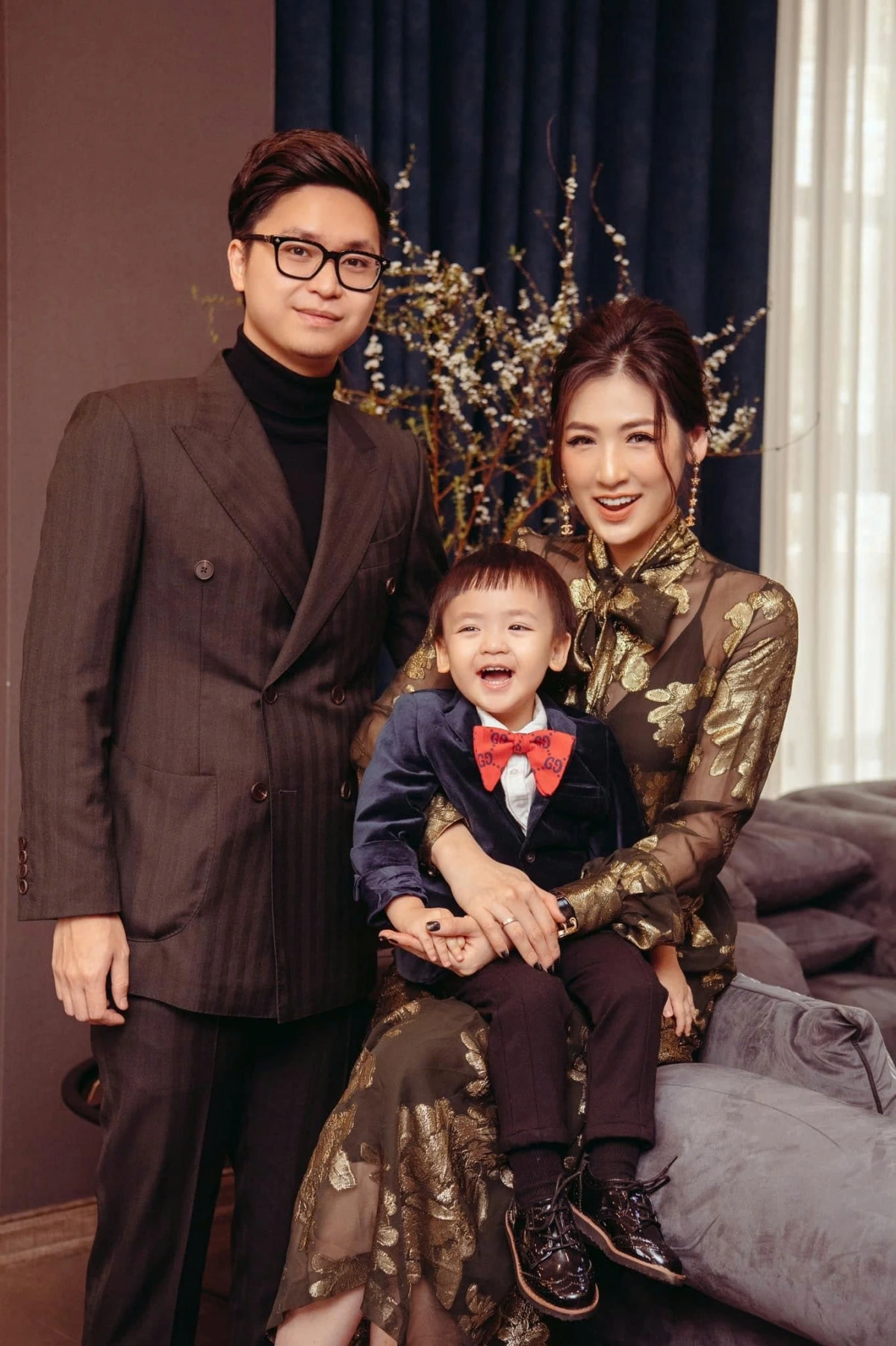 Thời điểm hiện tại, cuộc sống hôn nhân viên mãn của Tú Anh nhận được nhiều sự yêu mến của người hâm mộ. Từ sau khi sinh em bé, hình tượng của Tú Anh càng đẹp hơn trong mắt người hâm mộ. Ngoài ra, cô nàng cũng có thêm một "tệp" fans hâm mộ là các bà mẹ bỉm sữa. 