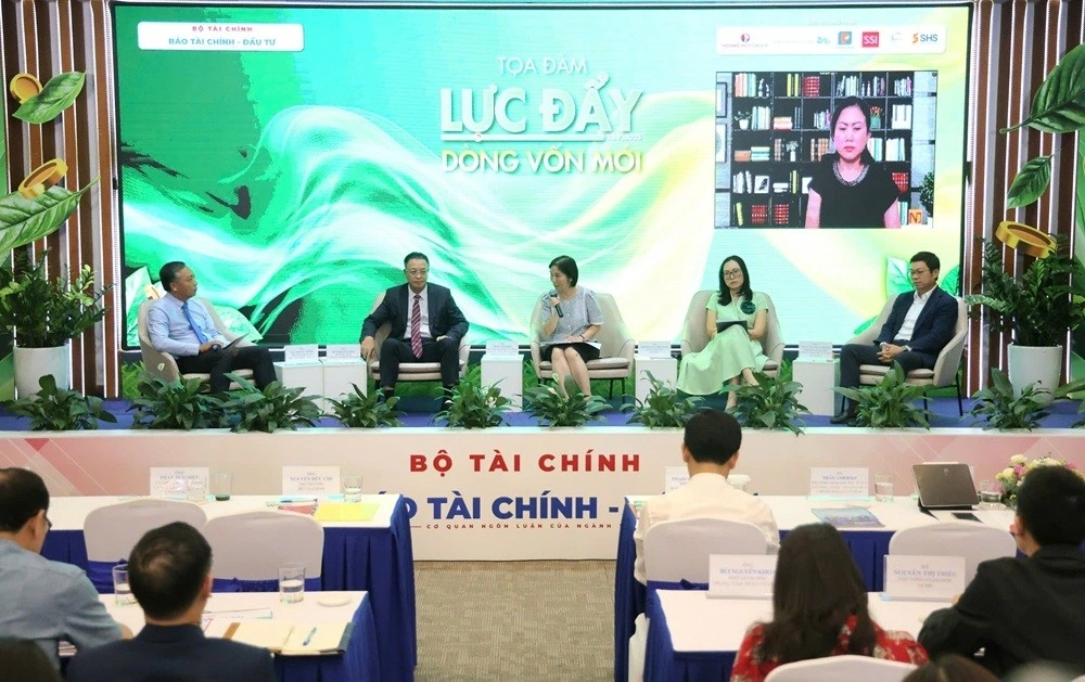 Các đại biểu trao đổi tại tọa đàm