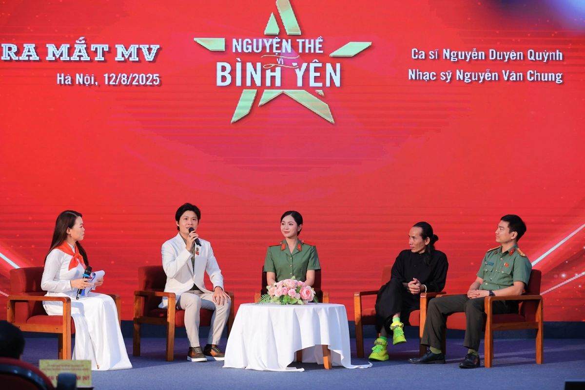 Nhạc sĩ Nguyễn Văn Chung chia sẻ tại họp báo. Ảnh: PV