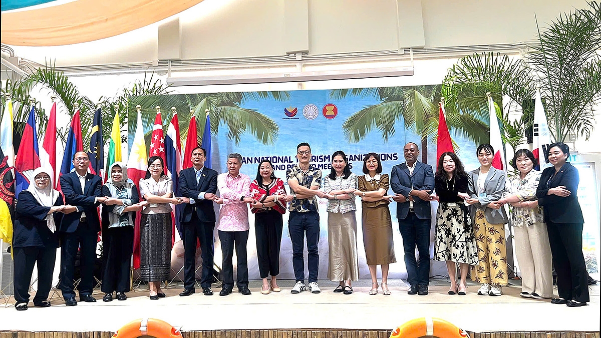 Đại biểu các nước tham dự Hội nghị Cơ quan Du lịch quốc gia ASEAN+3 chụp ảnh lưu niệm. (Ảnh: Vietnamtourism)
