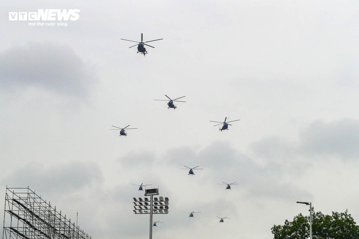   For the official National Day parade set to take place on September 2, the Air Defense – Air Force plans to deploy nine formations comprising of 30 aircraft, operating from Hoa Lac, Gia Lam, and Kep airports.