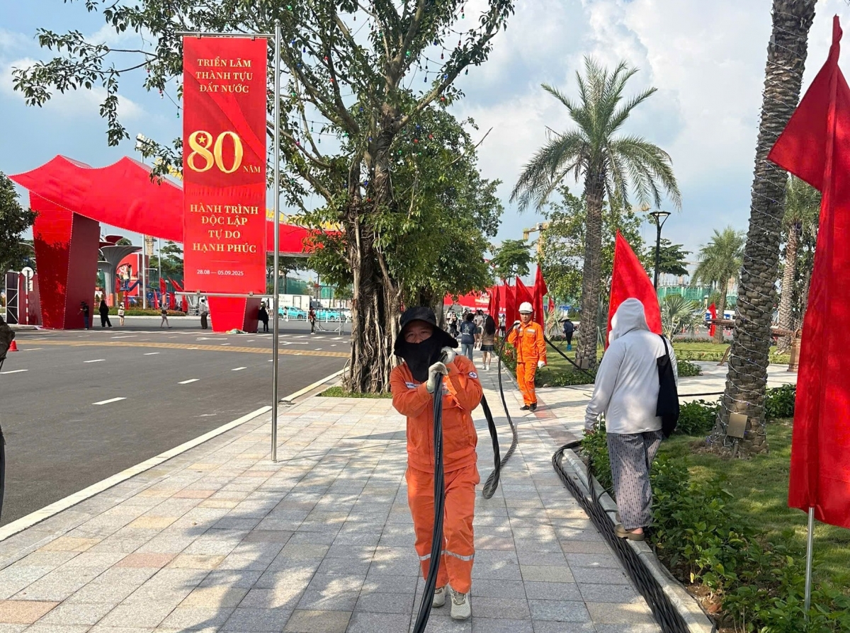 EVNHANOI bổ sung nguồn cấp điện tại các khu vực quan trọng.
