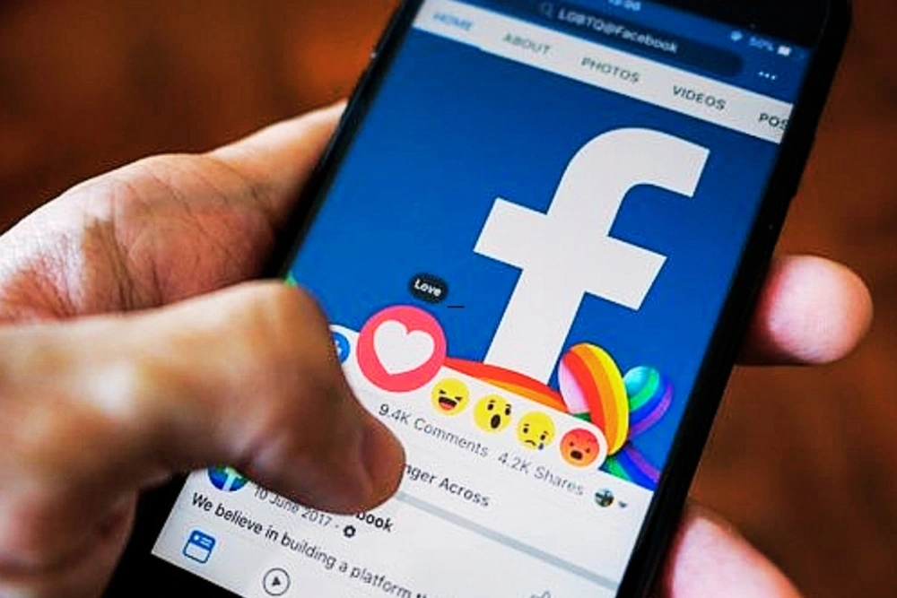 Người dùng Facebook nên cẩn trọng khi chia sẻ thông tin cá nhân.
