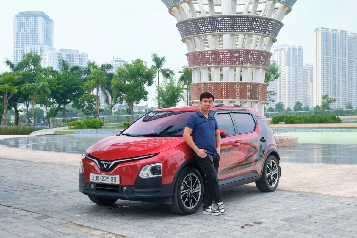 Anh Đinh Công Thắng là khách hàng tiên phong của VinFast VF 5, đặt cọc vào cuối năm 2022 và nhận xe vào tháng 6/2023