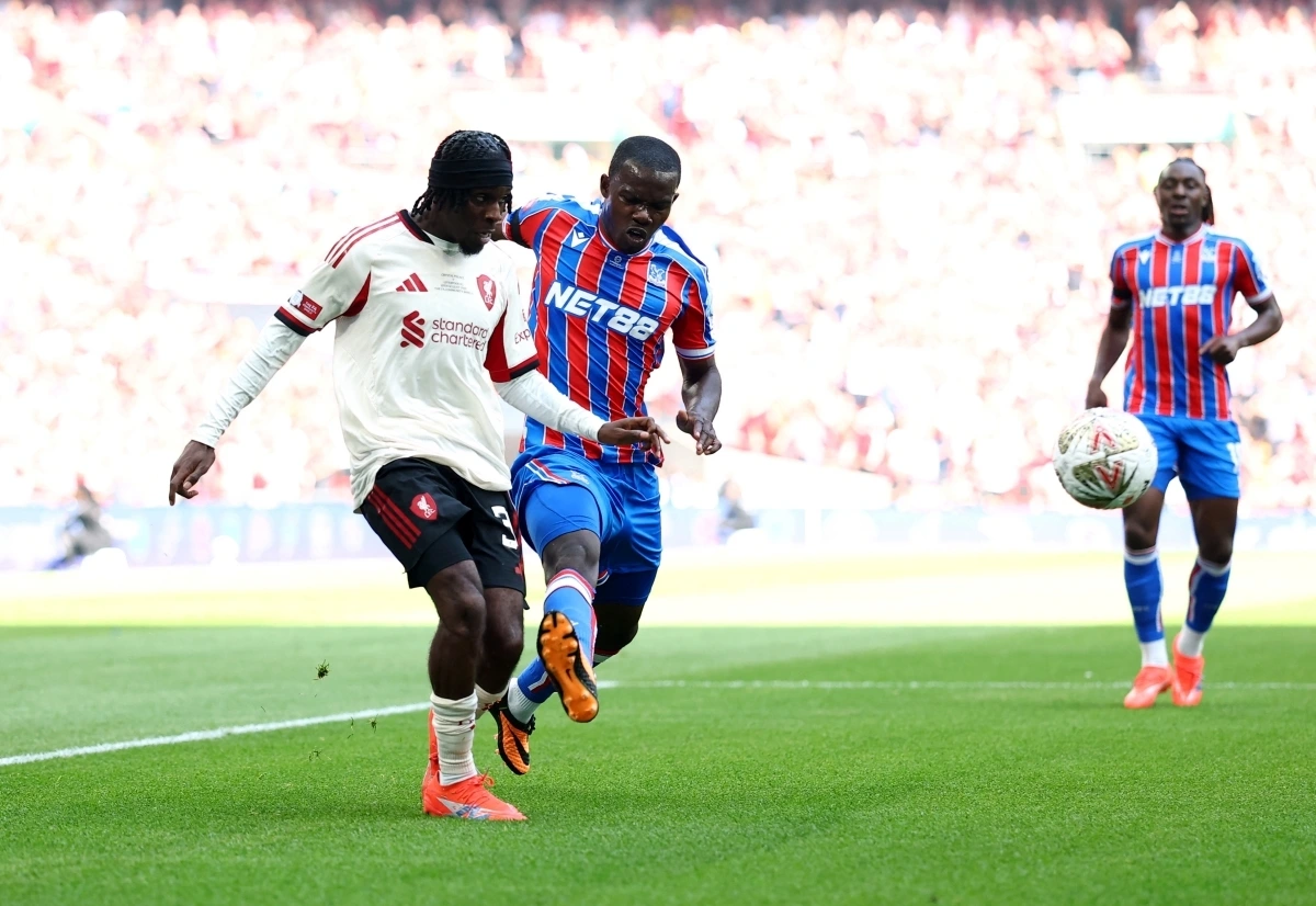 Liverpool đang có thế trận tốt hơn so với Crystal Palace (Ảnh: Reuters).