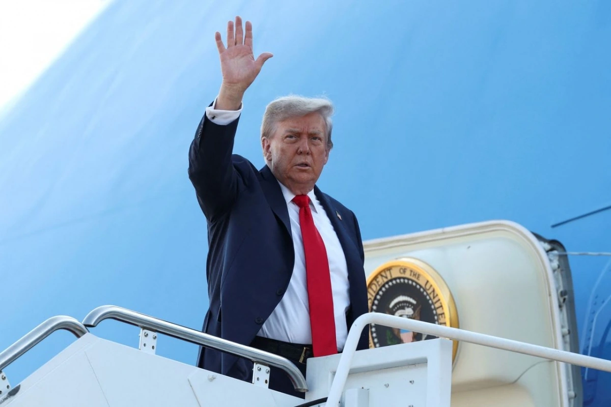 Tổng thống Trump khởi hành đến Alaska. Nguồn: Reuters