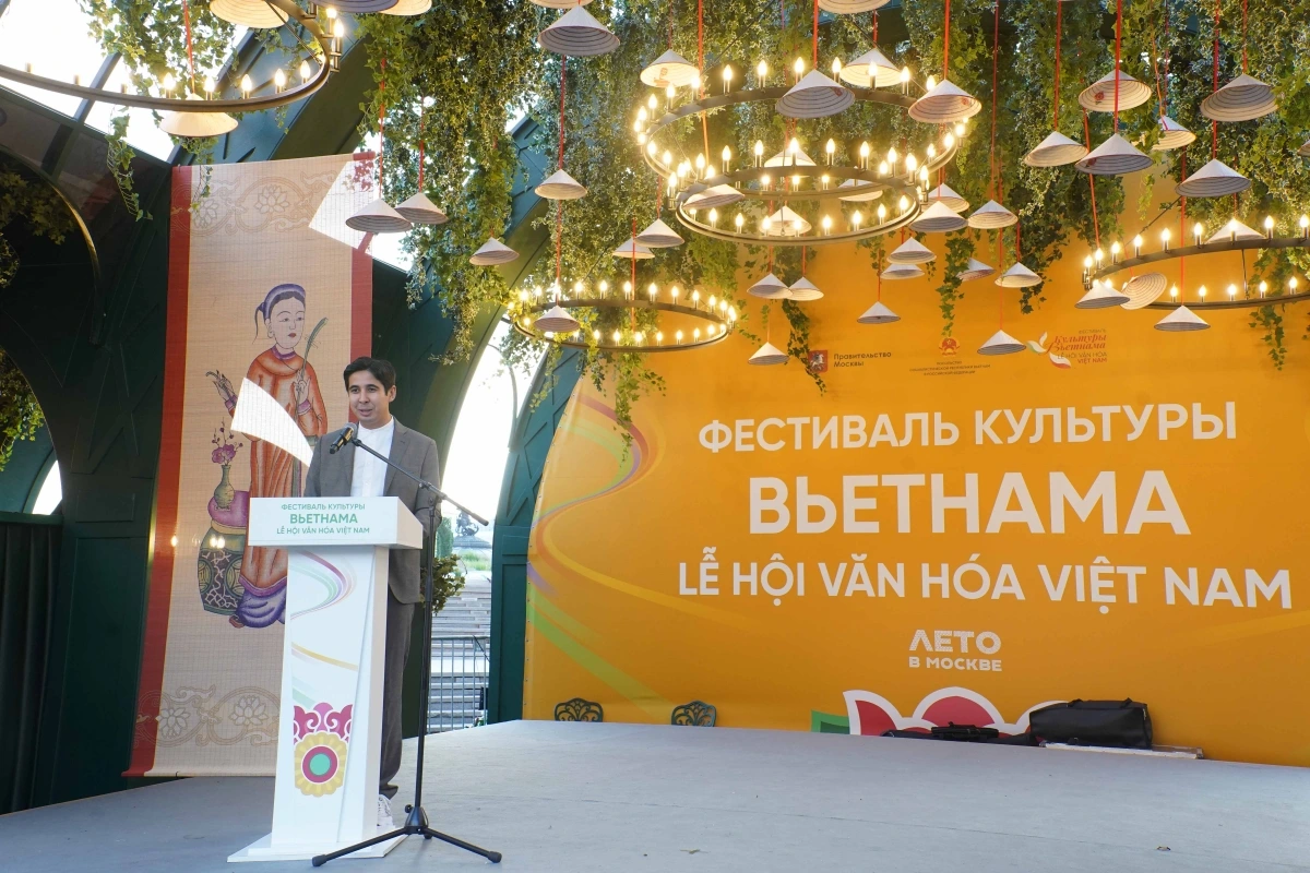 Phó Chủ tịch Ủy ban Du lịch thành phố Moscow, ông Bulat Nurmukhanov phát biểu tại Lễ bế mạc.