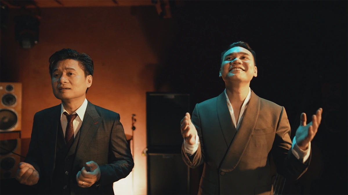 NSND Tấn Minh và Khắc Việt lần đầu song ca. Ảnh: NVCC