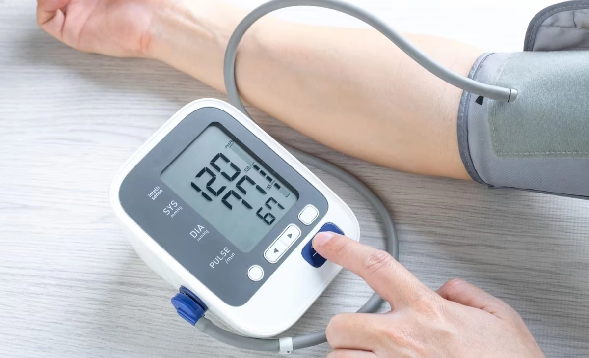 Phương pháp đo truyền thống bằng máy đo huyết áp hiện nay dẫn đến kết quả sai sót.