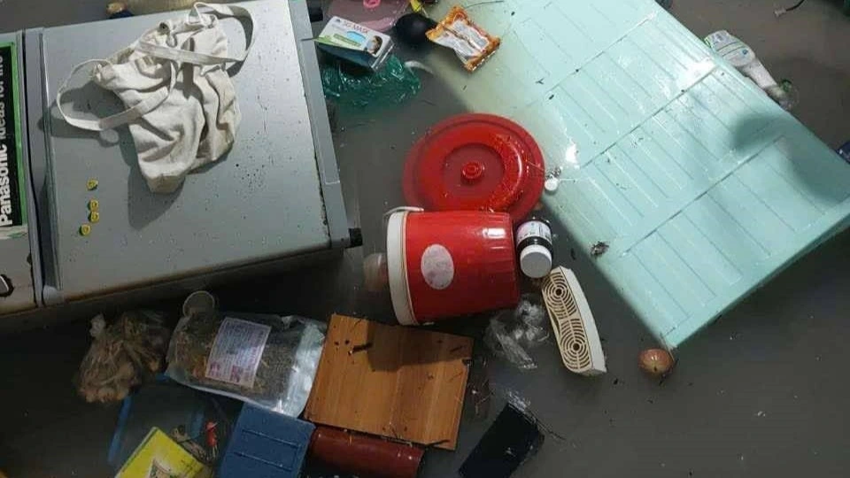 Đồ đạc, tài sản của người dân hư hỏng sau mưa lớn (Ảnh: NDCC)