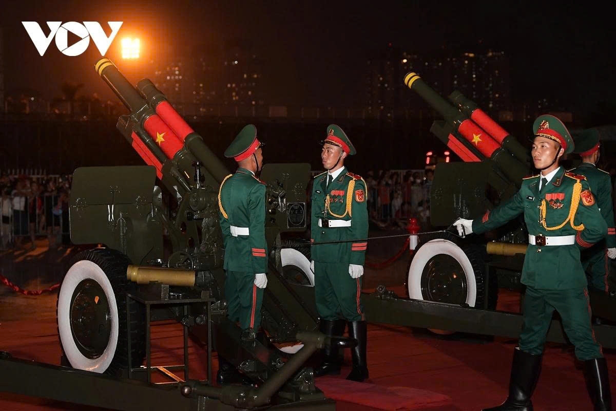 The 21-gun salute is a ceremonial practice reserved for major national occasions, and Vietnam’s National Day on September 2 is among the most significant events to feature this solemn tradition.