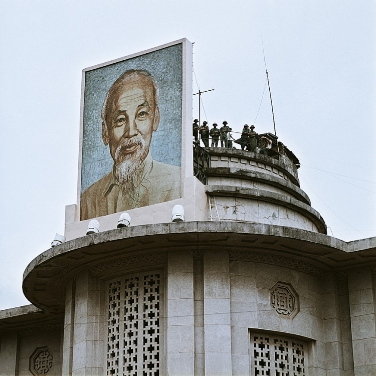 Khung cảnh tại Ngân hàng Nhà nước Việt Nam năm 1972. (Ảnh: Thomas Billhardt)