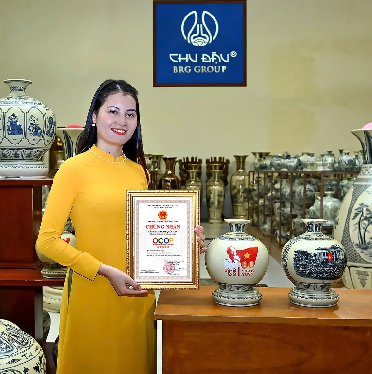 Bình Giọt Ngọc gốm Chu Đậu đạt chứng nhận Ocop 5 sao cấp Quốc gia