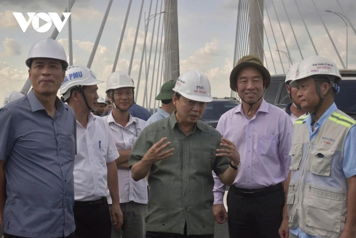 Mới đây, chiều 7/8, Phó Thủ tướng Chính phủ Trần Hồng Hà đã đến kiểm tra dự án xây cầu Rạch Miễu 2 chuẩn bị hoàn thành, đưa vào khai thác. Phó Thủ tướng Trần Hồng Hà đã ghi nhận và biểu dương những nỗ lực của chủ đầu tư, đơn vị thi công và 2 tỉnh Đồng Tháp, Vĩnh Long trong việc đẩy nhanh tiến độ thực hiện dự án này.