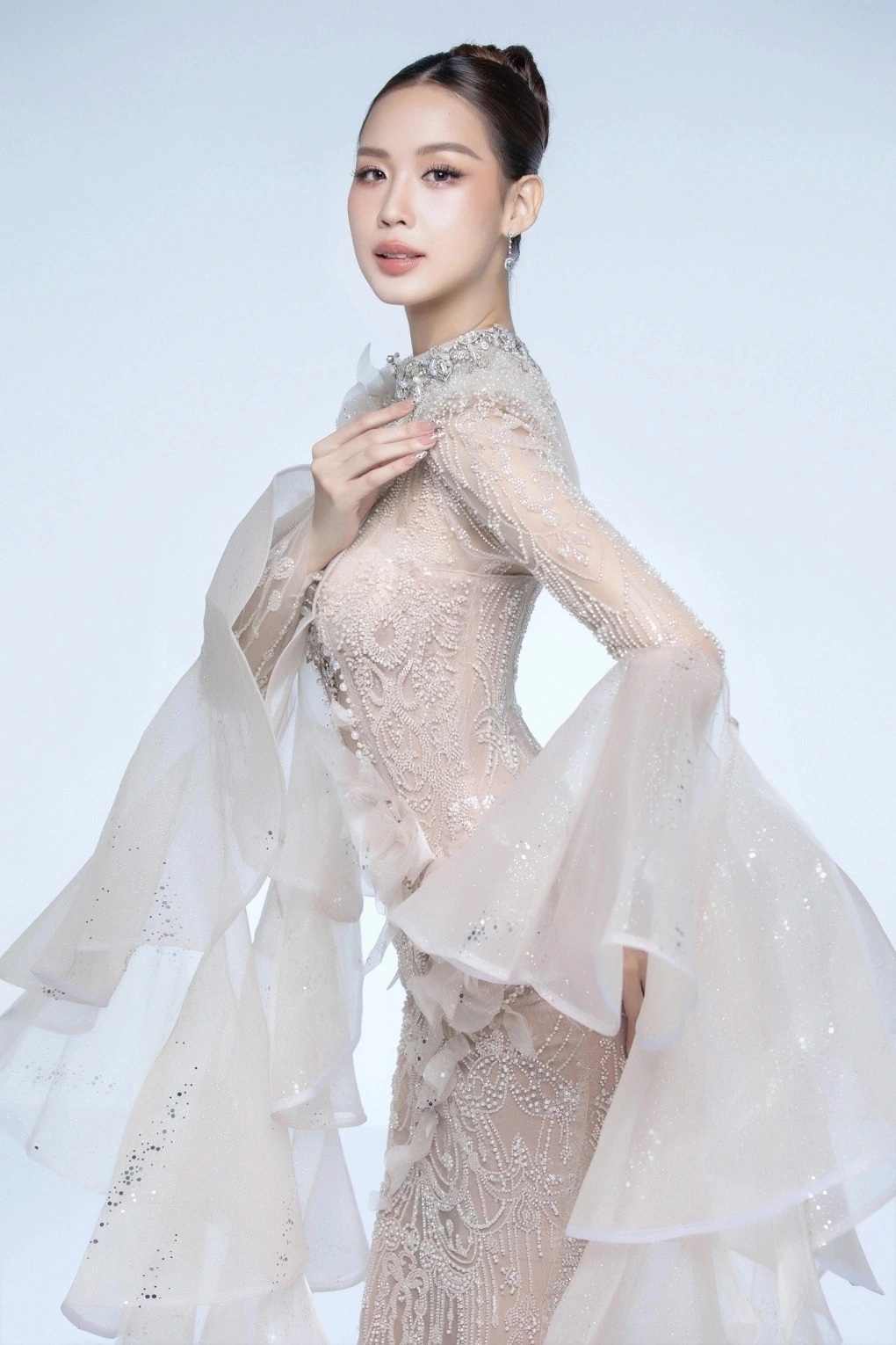 Sao Việt 9/8: Đơn vị giữ bản quyền Miss World tại Việt Nam chính thức công bố Lê Nguyễn Bảo Ngọc là gương mặt sẽ tranh tài tại Hoa hậu Thế giới 2026. Đây là lần đầu làng sắc đẹp Việt đề cử một hoa hậu quốc tế đến với cuộc thi này.