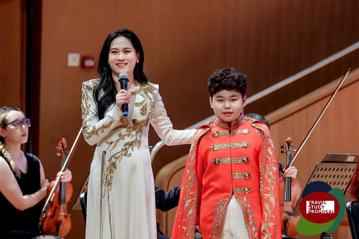 Dương Đức Hải được Ban Tổ chức lựa chọn trình diễn trong chương trình công diễn cùng Dàn nhạc Giao hưởng Thượng Hải tại Nhà Hát Shanghai Oriental.
