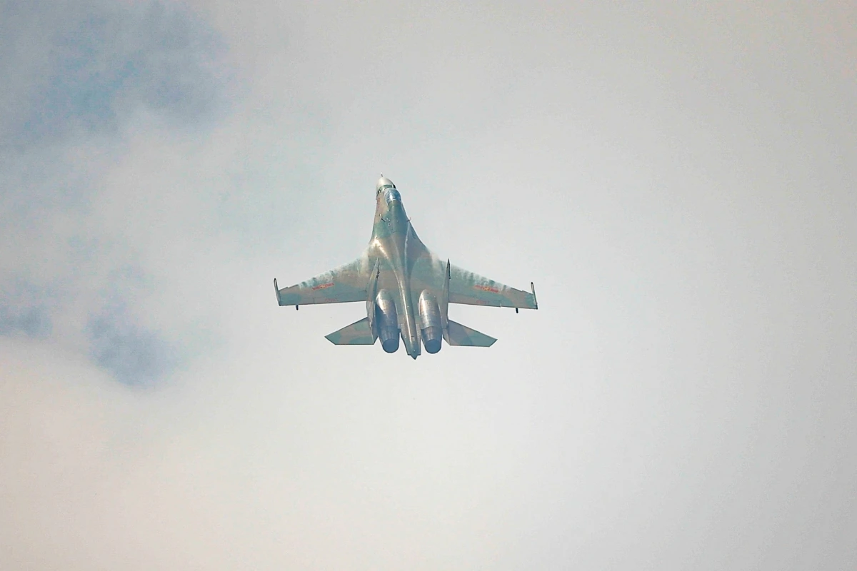 Su-30MK2 là máy bay chiến đấu hiện đại của quân đội Việt Nam, được vào biên chế từ tháng 12/2006.