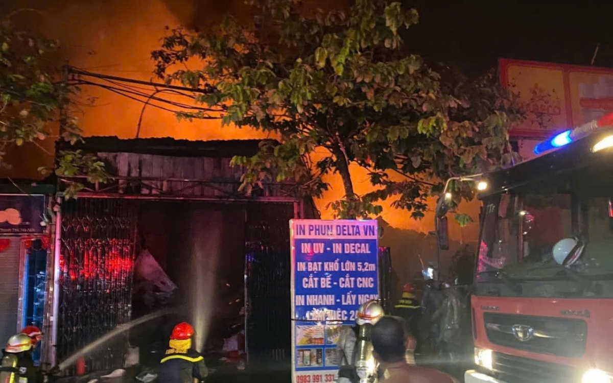 Cảnh sát tiếp cận hiện trường
