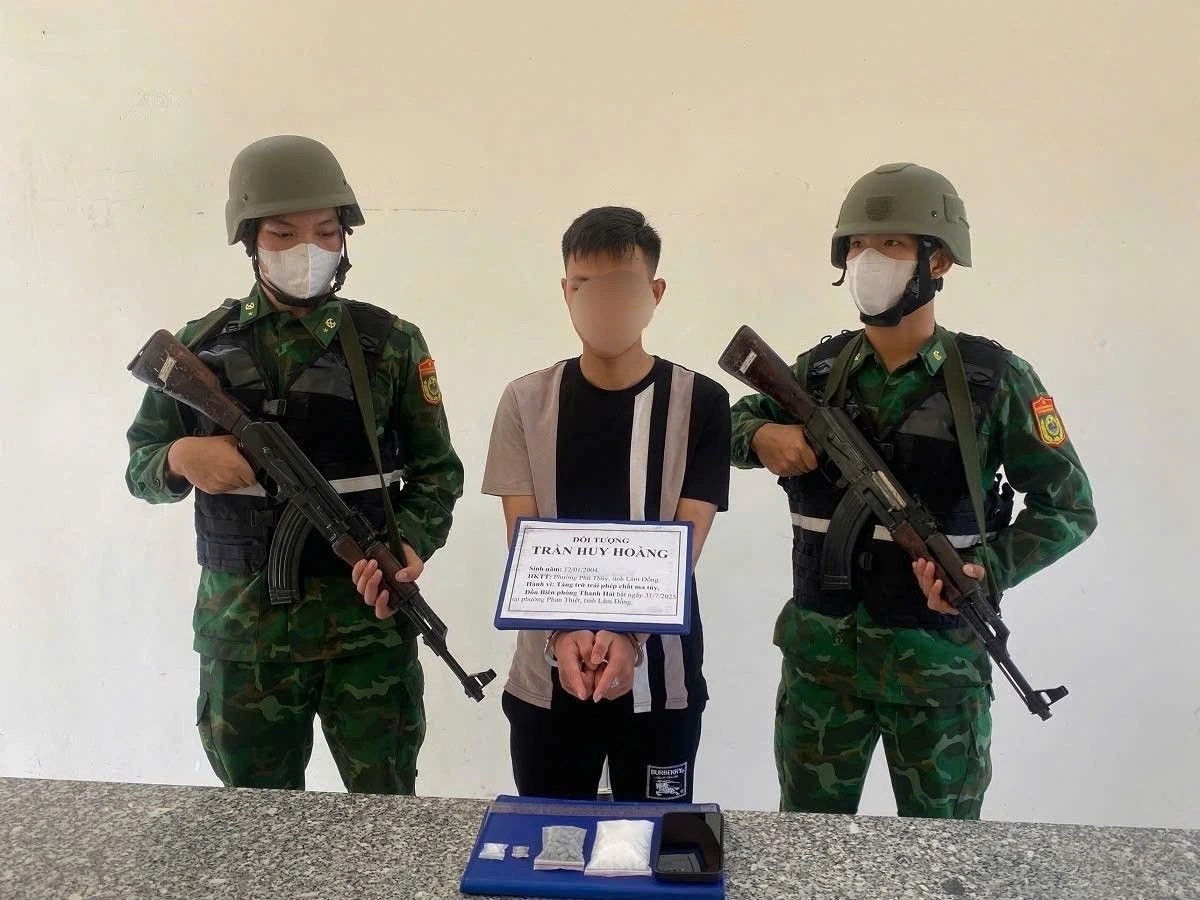 Trần Huy Hoàng tại cơ quan chức năng. Ảnh: BĐBP