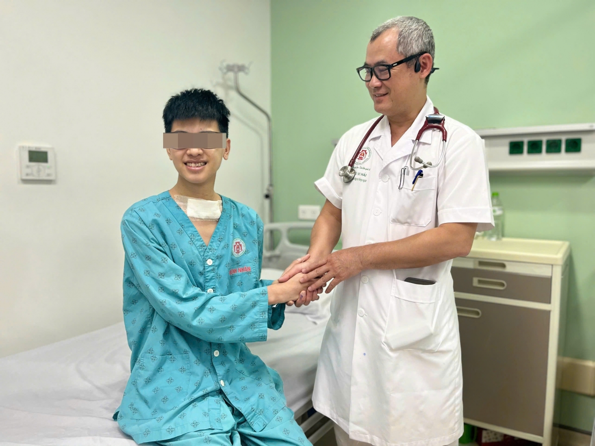 Không chỉ gia đình P. mà các bác sĩ đều vui mừng khi cậu bé 16 tuổi tìm lại được giọng nói