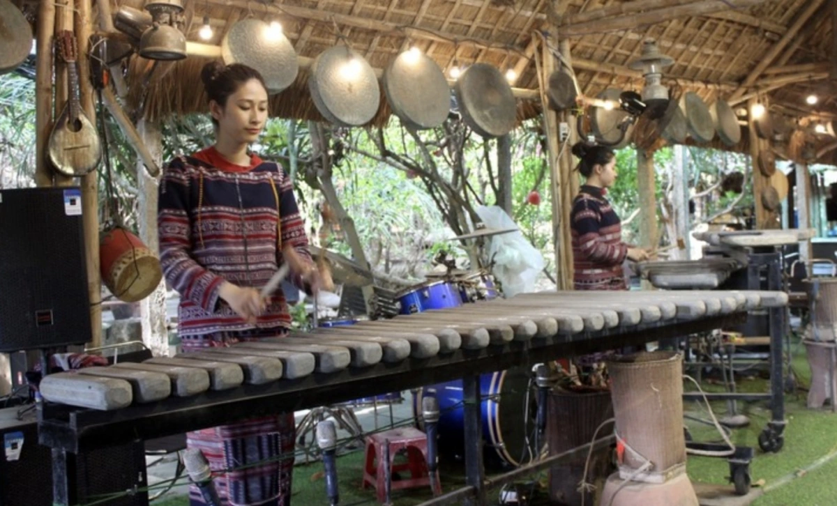 Lithophone performance at Ganh Da Dia tourism complex (Photo: H Xíu/VOV-Central Highlands)