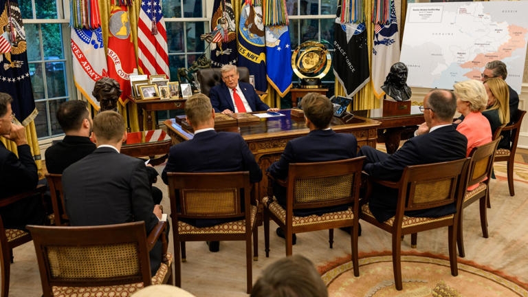 Tổng thống Trump hội đàm với các nhà lãnh đạo châu Âu. Ảnh: BBC