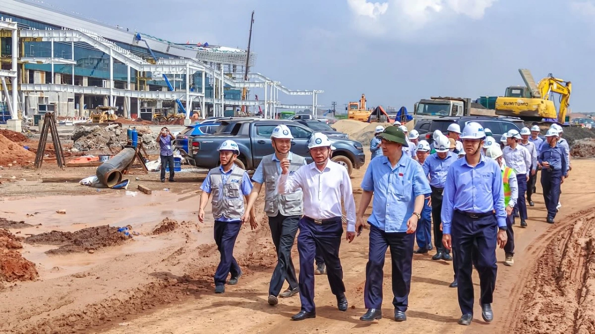 Đoàn công tác của Quốc hội giám sát tại sân bay Long Thành (Ảnh: ACV)