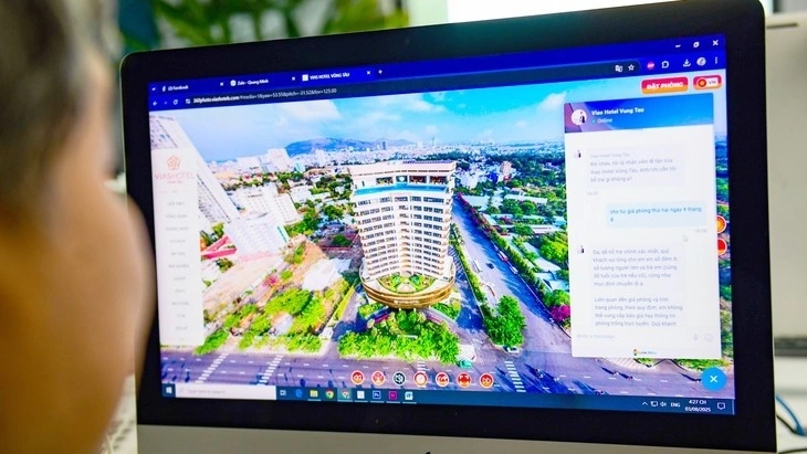 Hotels have deployed virtual assistants to increase guest experiences. (Photo: tuoitre.vn)