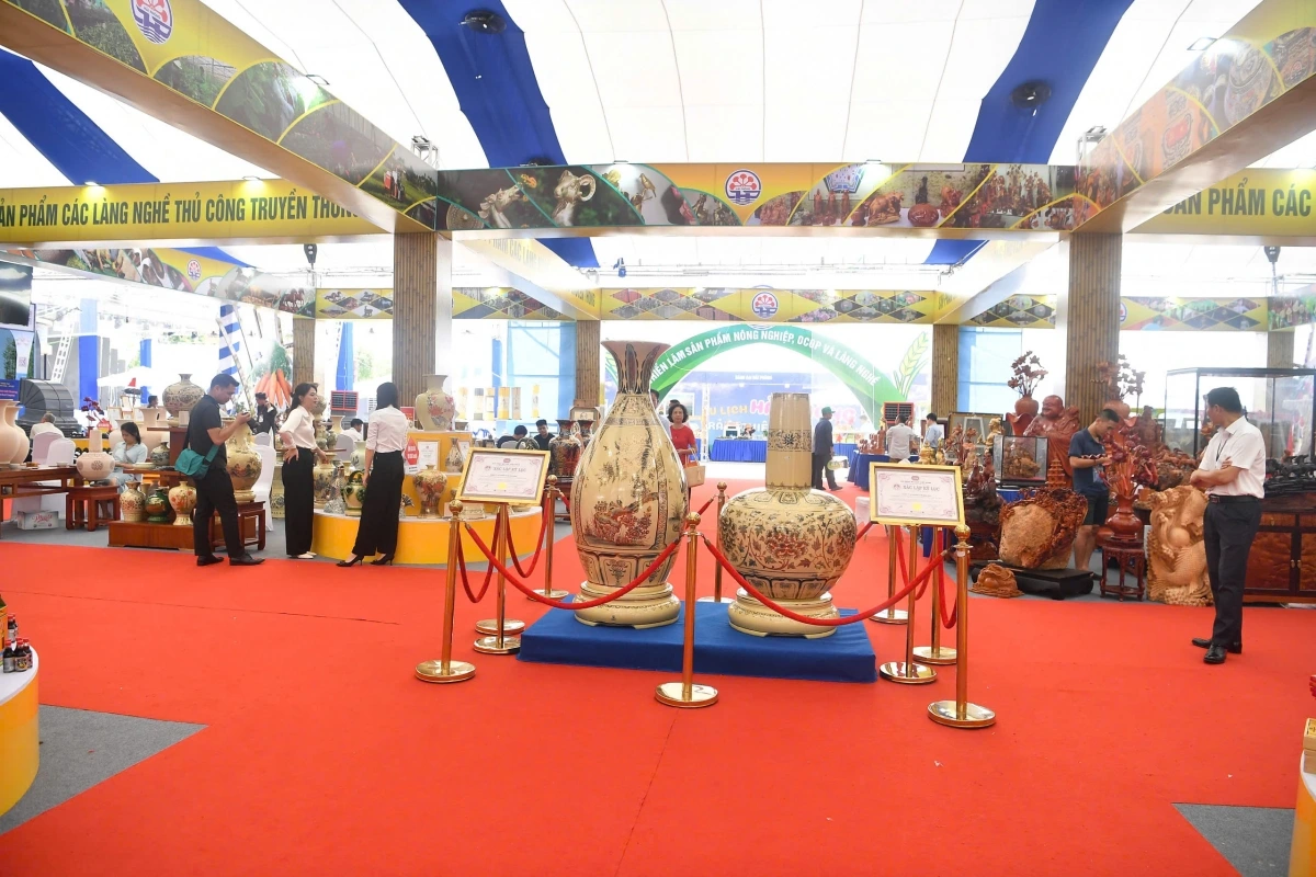Không gian trưng bày Gốm Chu Đậu